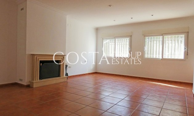 Resale - Villa -
Elda