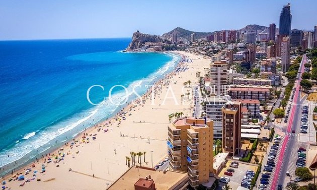 Nowy budynek - Willa -
Finestrat