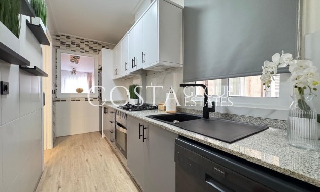 Resale - Apartments -
Torrevieja - Torrevieja Centro