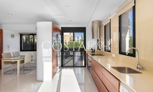 Resale - Villa -
Orihuela - La Zenia