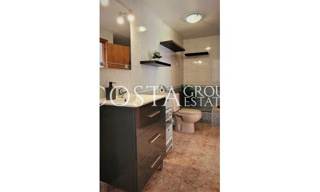 Herverkoop - Villa -
Torrevieja - Torrevieja Centro