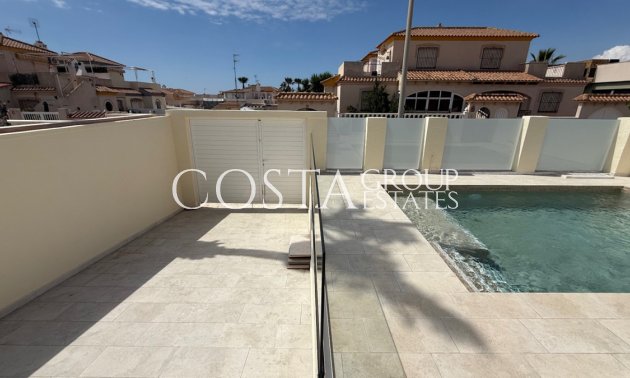 Wiederverkauf - Villa -
Torrevieja - Torrevieja Centro