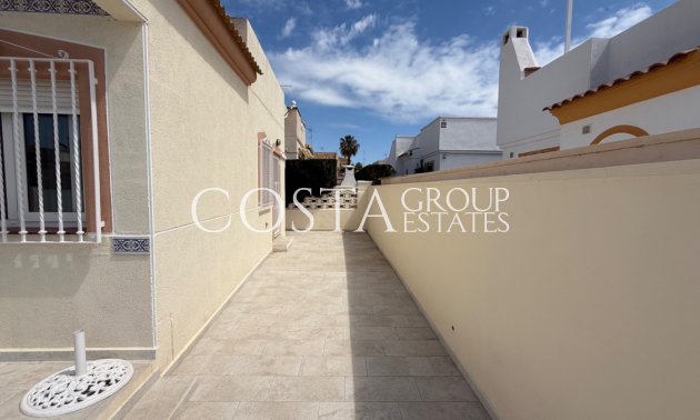Wiederverkauf - Villa -
Torrevieja - Torrevieja Centro