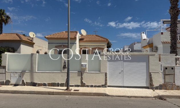 Wiederverkauf - Villa -
Torrevieja - Torrevieja Centro