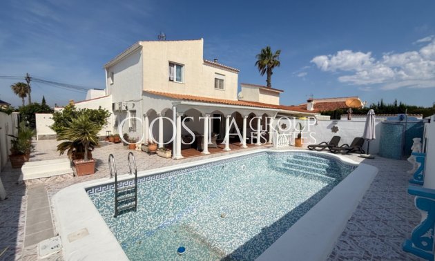 Revente - Villa -
Torrevieja - Torrevieja Centro