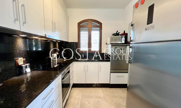 Herverkoop - Villa -
Orihuela - Villamartin