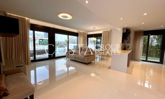 Resale - Villa -
Orihuela - Dehesa de Campoamor