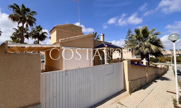 Wiederverkauf - Villa -
Orihuela - La Zenia