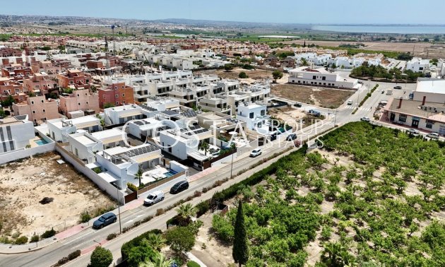 Wiederverkauf - Villa -
Torrevieja - Torrevieja Centro