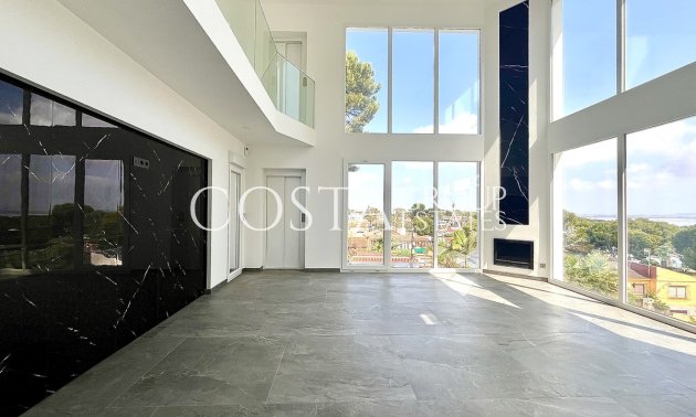 Resale - Villa -
Orihuela - Los Balcones