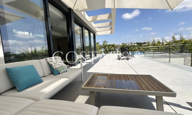 Resale - Villa -
Orihuela - Las Colinas Golf