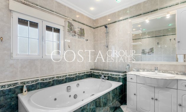 Resale - House -
Torrevieja - Torrevieja Centro