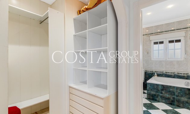 Resale - House -
Torrevieja - Torrevieja Centro