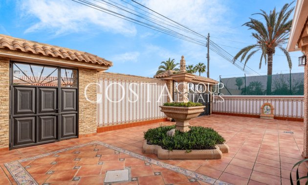 Resale - House -
Torrevieja - Torrevieja Centro