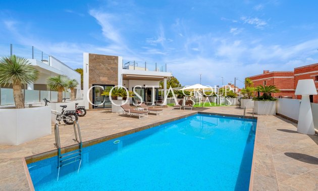 Herverkoop - Villa -
Orihuela - Villamartin