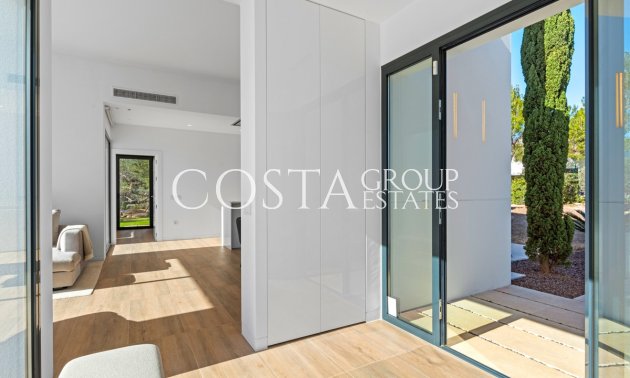 Resale - Villa -
Orihuela - Las Colinas Golf