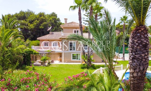 Herverkoop - Villa -
Orihuela - Villamartin