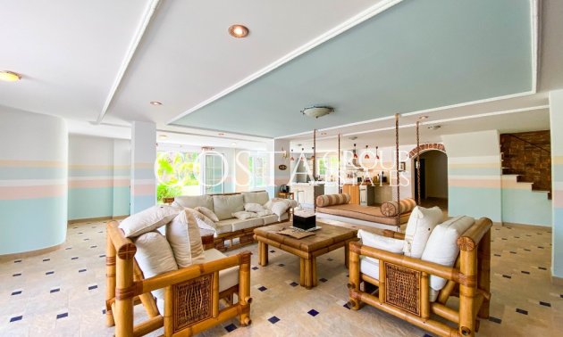 Herverkoop - Villa -
Orihuela - Villamartin