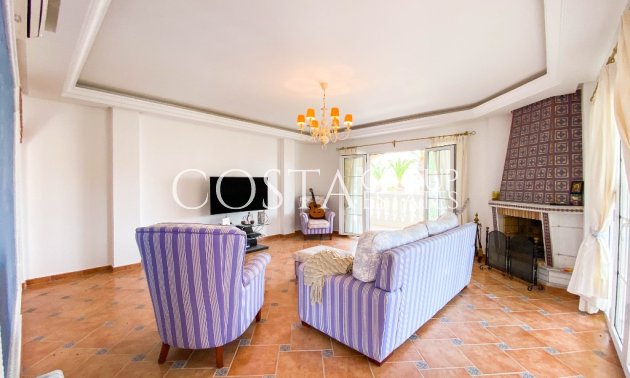 Herverkoop - Villa -
Orihuela - Villamartin