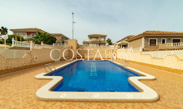 Odsprzedaż - Willa -
Orihuela - Los Altos