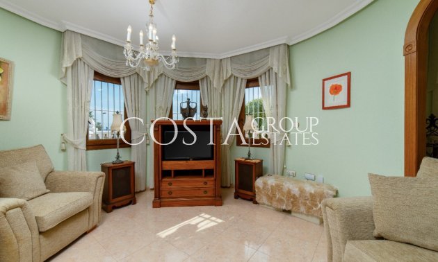 Odsprzedaż - Willa -
Orihuela - Los Altos