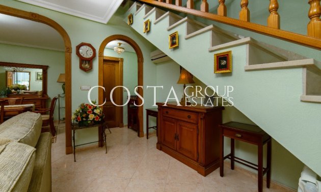 Odsprzedaż - Willa -
Orihuela - Los Altos