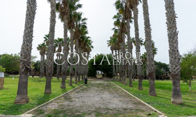 Odsprzedaż - Willa -
Orihuela - Los Altos