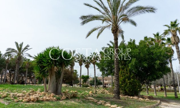 Odsprzedaż - Willa -
Orihuela - Los Altos