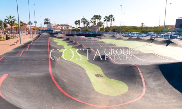 Revente - Villa -
Torrevieja - Torrevieja Centro