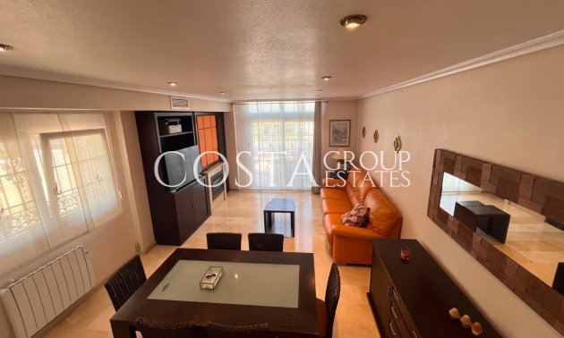 Herverkoop - Villa -
Urbanización El Raso