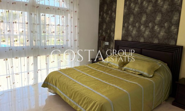 Herverkoop - Villa -
Urbanización El Raso