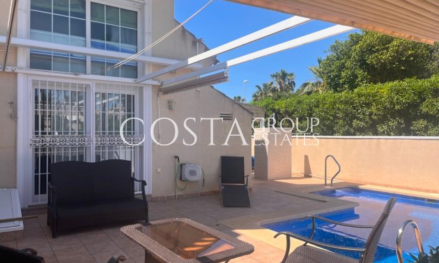 Herverkoop - Villa -
Urbanización El Raso