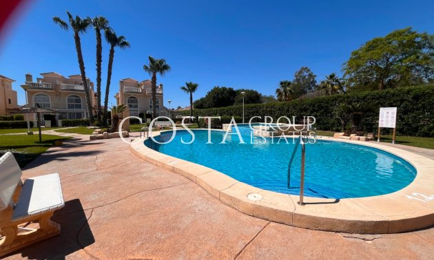 Herverkoop - Villa -
Urbanización El Raso