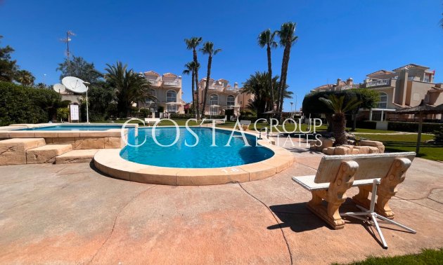 Herverkoop - Villa -
Urbanización El Raso