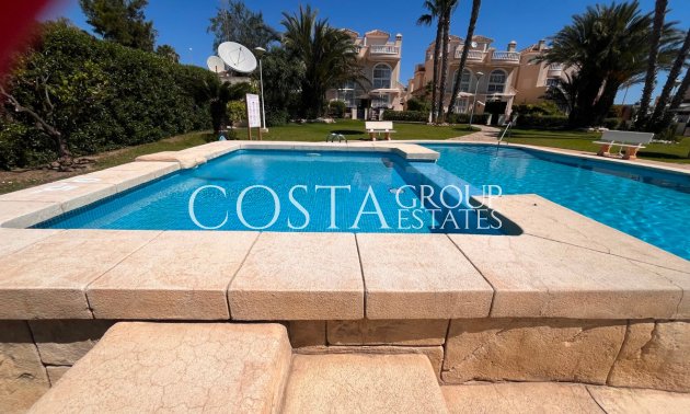 Herverkoop - Villa -
Urbanización El Raso