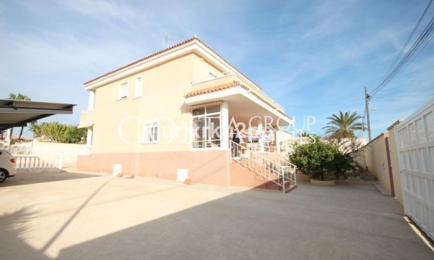 Resale - Villa -
Torrevieja - Aguas Nuevas