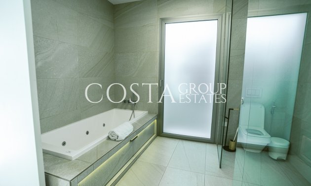 Herverkoop - Villa -
Orihuela - Las Colinas Golf