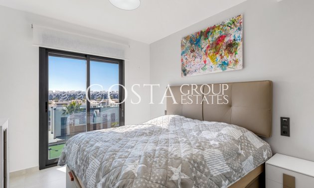 Resale - Apartments -
Urbanización El Raso