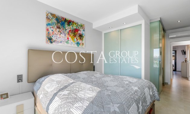 Resale - Apartments -
Urbanización El Raso