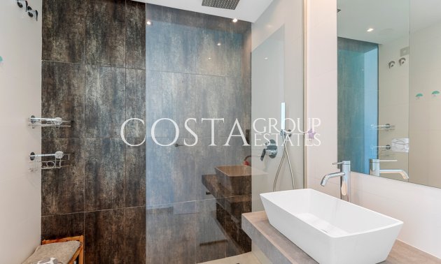 Resale - Apartments -
Urbanización El Raso