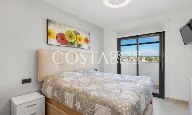 Resale - Apartments -
Urbanización El Raso