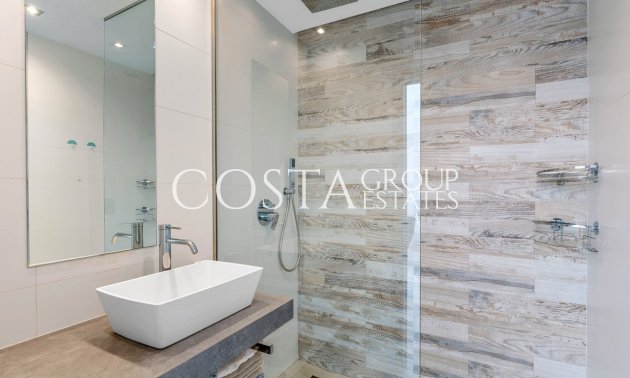 Resale - Apartments -
Urbanización El Raso