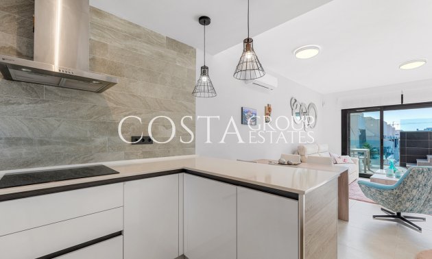 Resale - Apartments -
Urbanización El Raso