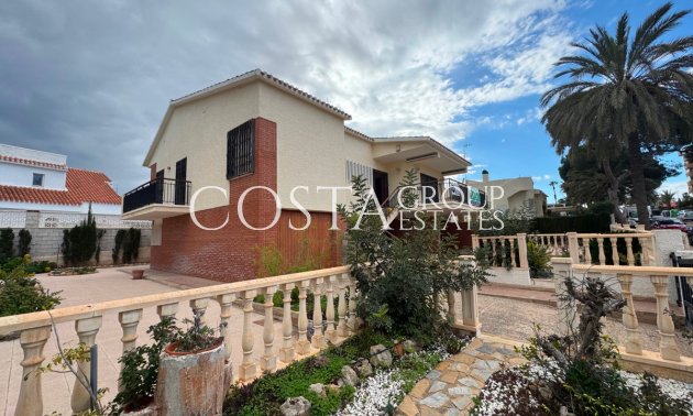 Resale - Villa -
Orihuela - La Zenia