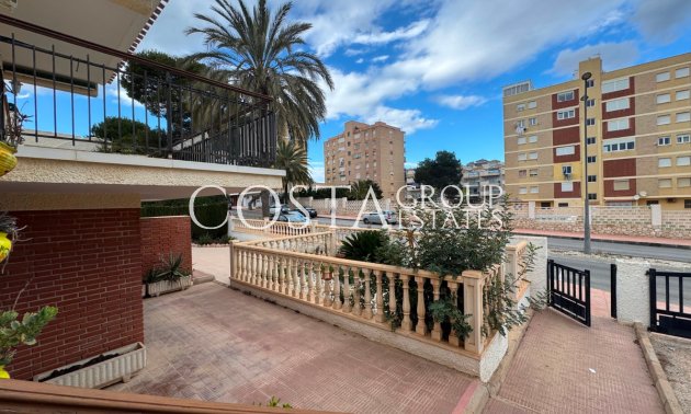 Resale - Villa -
Orihuela - La Zenia
