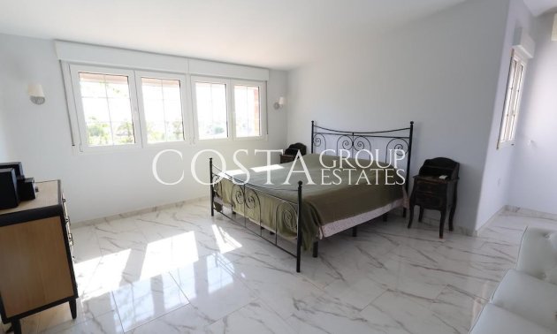 Herverkoop - Villa -
Orihuela - Villamartin