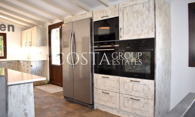 Odsprzedaż - Willa -
Teulada - Moraira