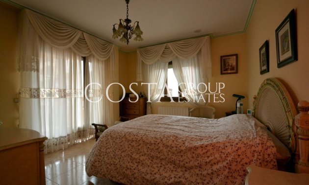 Resale - Villa -
Guardamar del Segura - Guardamar del Segura Centro