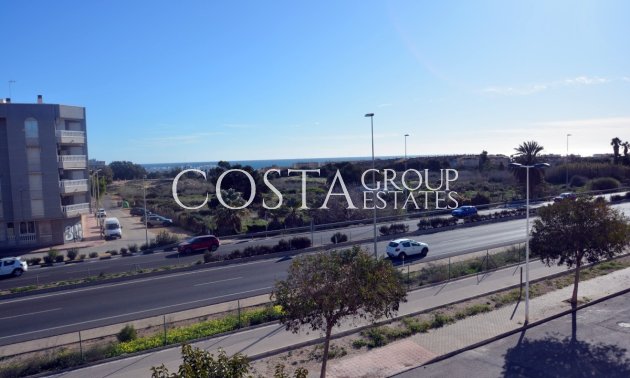 Herverkoop - Villa -
Guardamar del Segura - Guardamar del Segura Centro