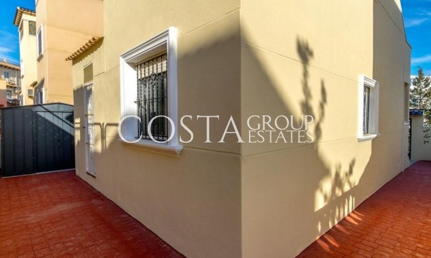 Herverkoop - Villa -
Orihuela - Villamartin